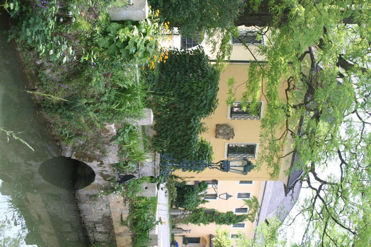 Hotel Gastehaus Schloss Bernau Fischlham Zewnętrze zdjęcie