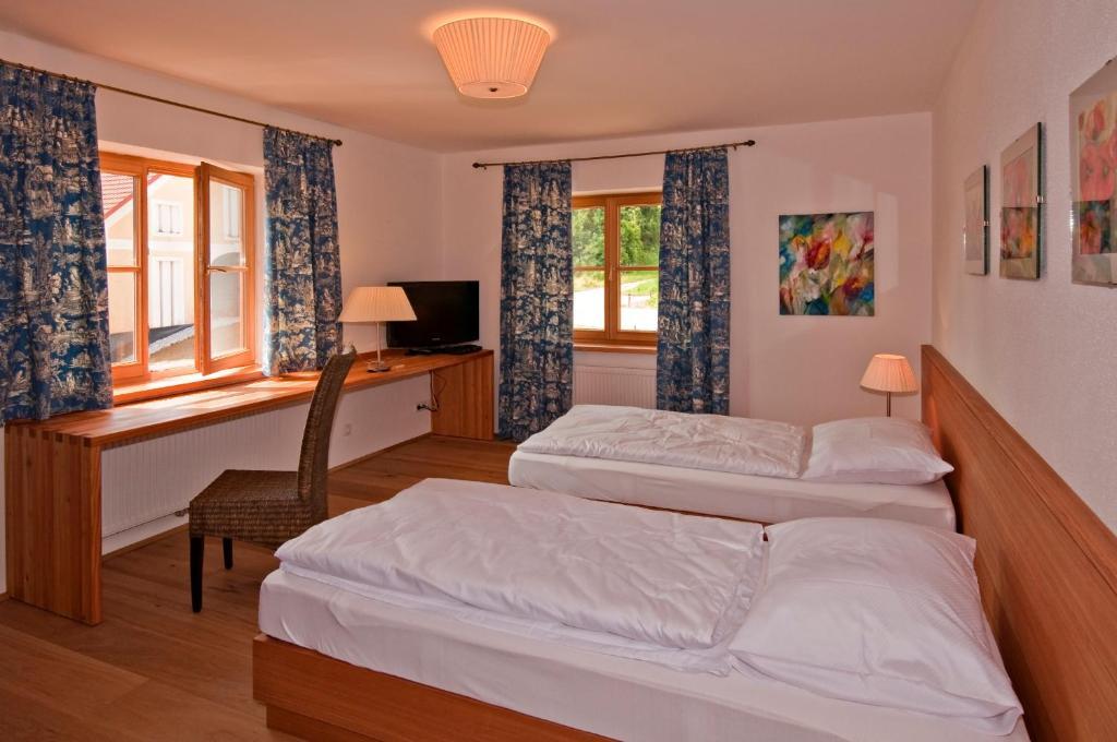 Hotel Gastehaus Schloss Bernau Fischlham Pokój zdjęcie