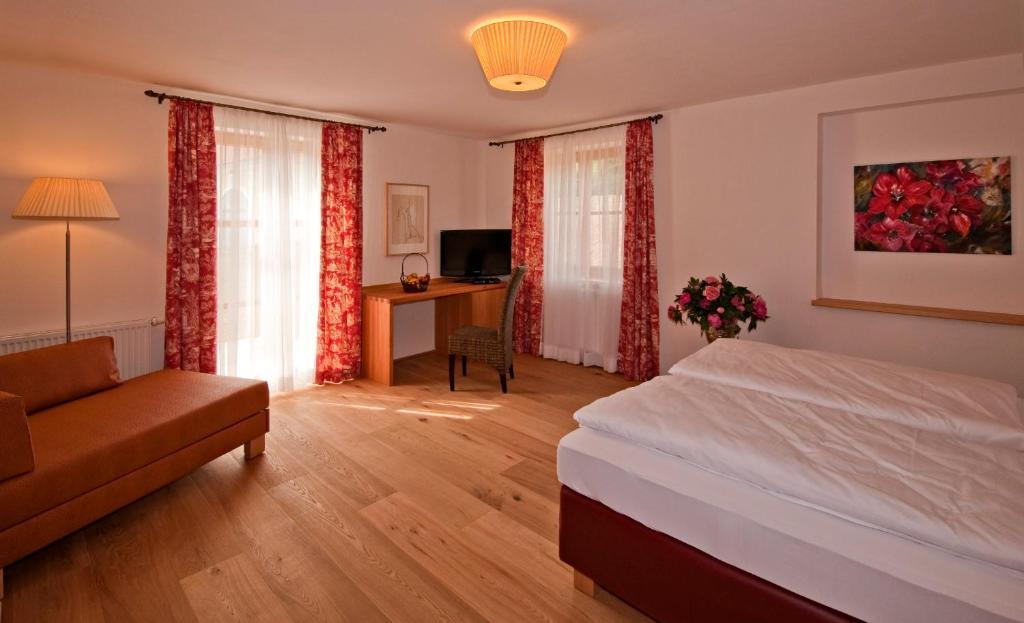Hotel Gastehaus Schloss Bernau Fischlham Pokój zdjęcie