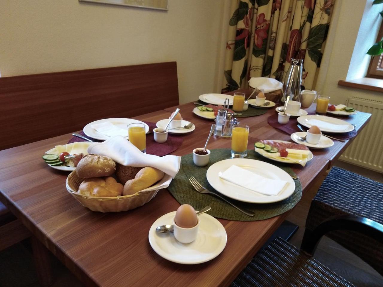Hotel Gastehaus Schloss Bernau Fischlham Zewnętrze zdjęcie