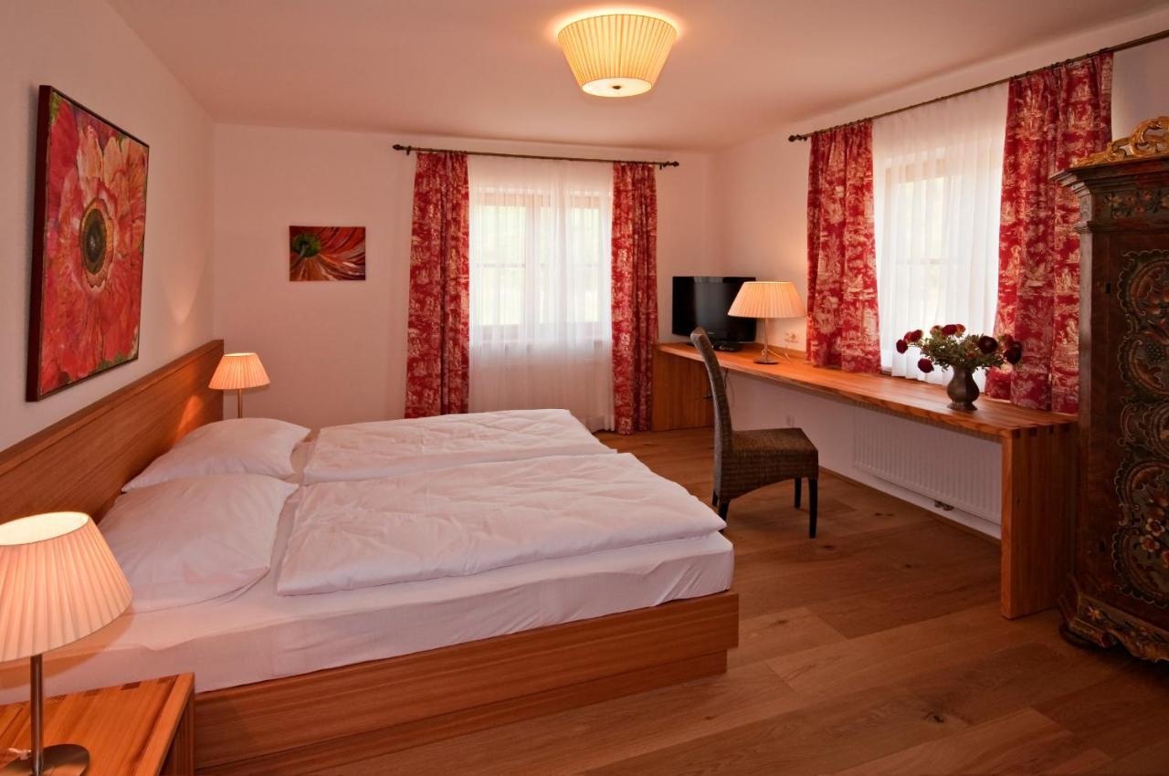 Hotel Gastehaus Schloss Bernau Fischlham Pokój zdjęcie
